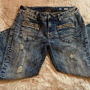 Miss Me mid-rise cuffed capri in size 30. Faceted jewels & metallic embroidery.